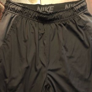 Men’s M Nike dri-fit basketball shorts